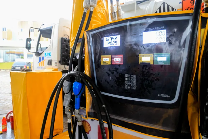 Governo de Alagoas adere a programa para estabilizar preço do diesel