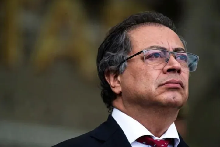 Gustavo Petro afirmou que foi obrigado a viajar por quatro horas em mar aberto para chegar a local não planejado