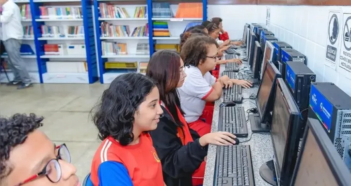 Imagem ilustrativa da imagem Internet chega a 97,1% das escolas da rede pública de Alagoas