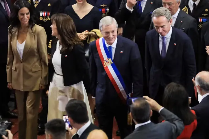 José Antonio Kast toma posse como novo presidente