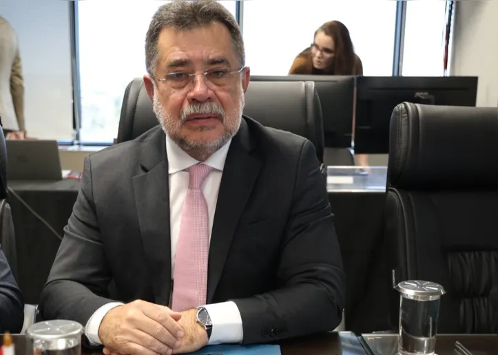 Lean Araújo é eleito presidente do Grupo Nacional de Defesa da Educação do CNPG