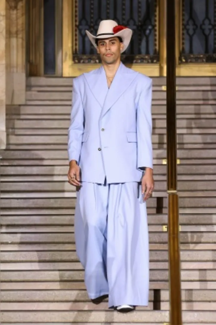 Imagem ilustrativa da imagem Modelo e irmão de Bad Bunny, Bernie Martinez conquista a web