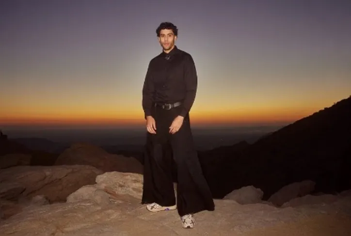 Imagem ilustrativa da imagem Modelo e irmão de Bad Bunny, Bernie Martinez conquista a web