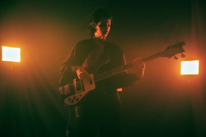 Imagem ilustrativa da imagem Novo single de Pedro Salvador encara colapso, ruínas e resistência