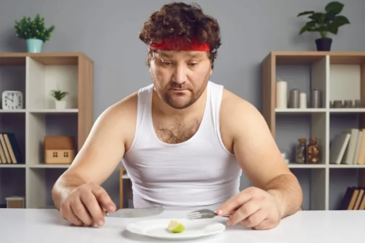 Reduzir as calorias da alimentação de forma brusca não é o mais indicado