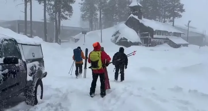 Imagem ilustrativa da imagem Oito esquiadores morrem após avalanche na Califórnia