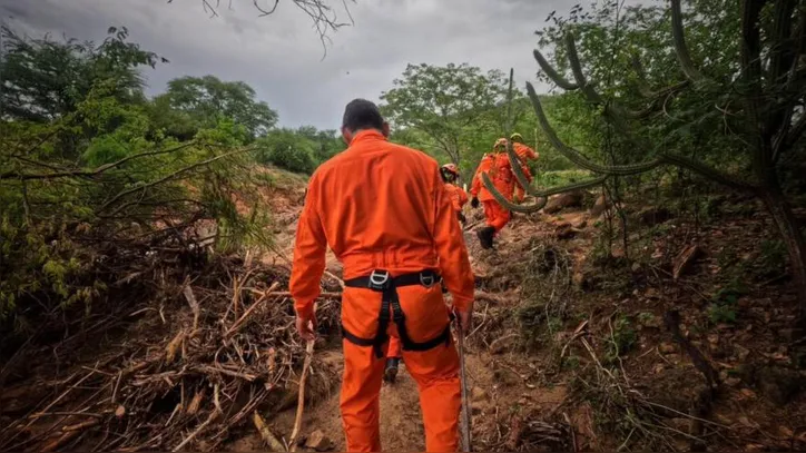 Imagem ilustrativa da imagem Operação com cão farejador tenta localizar homem levado por correnteza