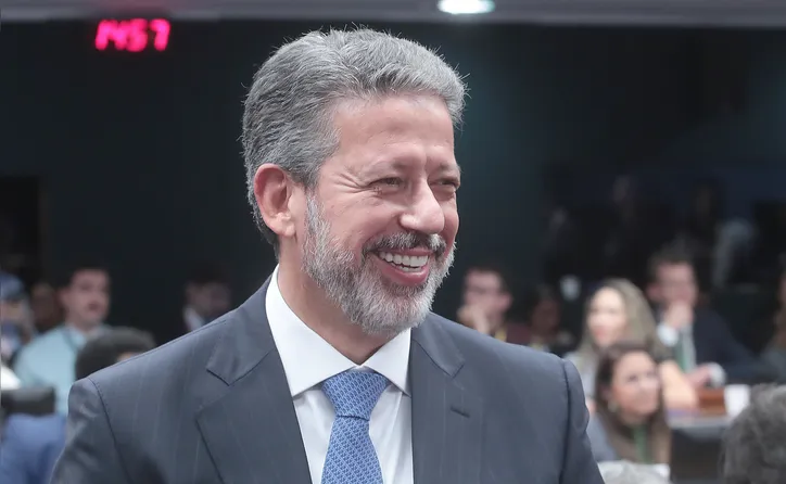 Imagem ilustrativa da imagem Políticos aproveitam o carnaval para ampliar bases e alianças