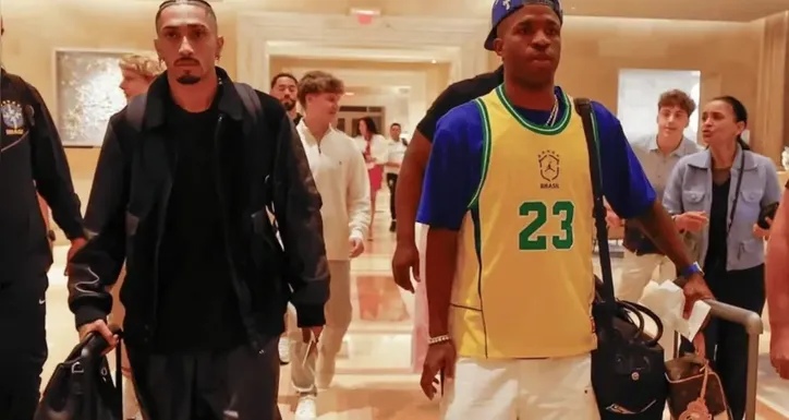 Raphinha e Vinícius Júnior se apresentaram à Seleção nesta terça