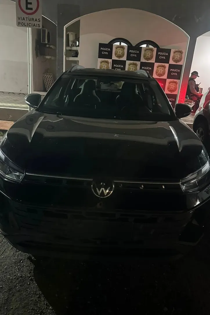 Local foi descoberto após rastreamento de carro roubado