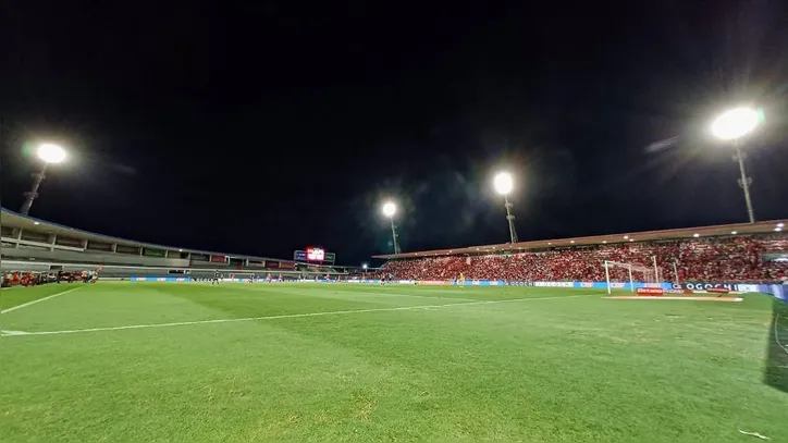 Nova iluminação do Rei Pelé foi entregue