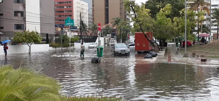 Há risco de alagamentos em áreas com deficiência de drenagem