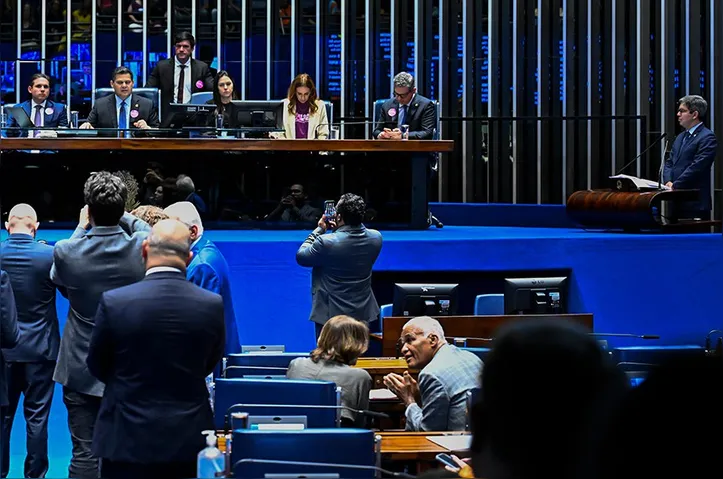 Imagem ilustrativa da imagem Senado aprova reestruturação de carreiras do serviço público federal