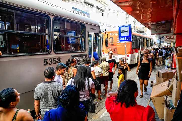 Arrefecimento dos serviços foi puxado pelo mês de dezembro