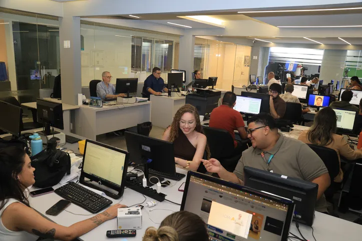 Matutino é feito por dezenas de profissionais que se dedicam diariamente, da apuração à impressão