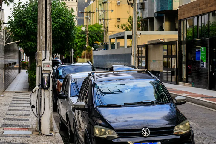 Maceió, 03 de março de 2026

Estações de recarga para veículos elétricos instaladas em postes de iluminação pública em Maceió. Alagoas - Brasil.

Foto:@Ailton Cruz