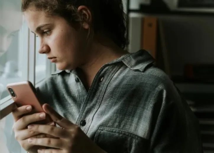 Imagem ilustrativa da imagem Uso excessivo das redes sociais eleva risco de depressão em jovens