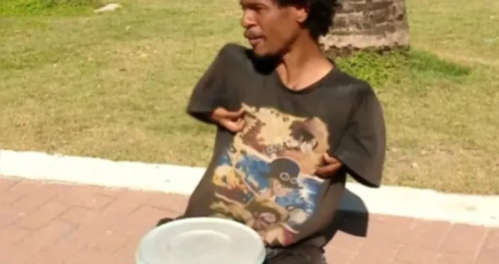 Imagem ilustrativa da imagem Vendedor cadeirante que teve história contada pela TV Gazeta morre após ser jogado de prédio no Recife