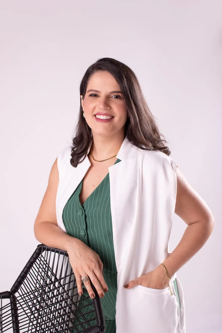 A neurologista Letícia Januzi fala sobre a Síndrome de Tourette