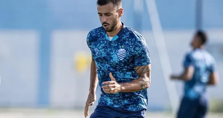 Camacho se apresentou nessa segunda (16) e fez trabalhos físicos