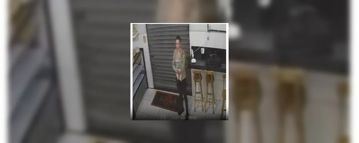 Agente amamenta bebê enquanto mãe é socorrida após tentativa de feminicídio