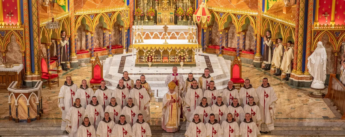 Arautos do Evangelho ordenam 26 sacerdotes e ampliam atuação mundial