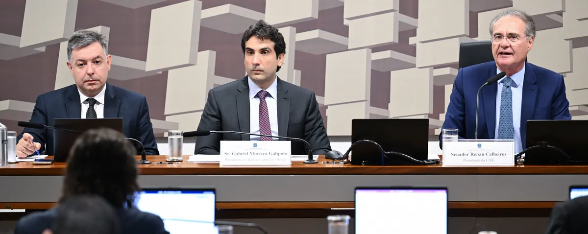 Renan Calheiros intensifica pressão sobre caso Master