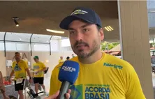 Carlos nega crise e diz que pré-candidatura de Flávio está mantida