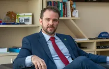 Governo avalia uso do FGTS para pagar dívidas, diz ministro