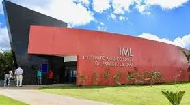 Criminosos arrombam casa e executam homem a tiros no Benedito Bentes, em Maceió