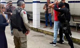 Professor investigado por estuprar alunos de escola em Murici volta à prisão