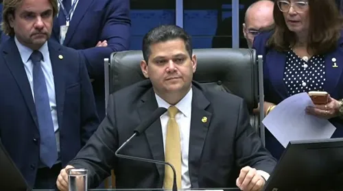 Alcolumbre promulga Lei da Dosimetria, e Bolsonaro pode ter a pena reduzida - Imagem