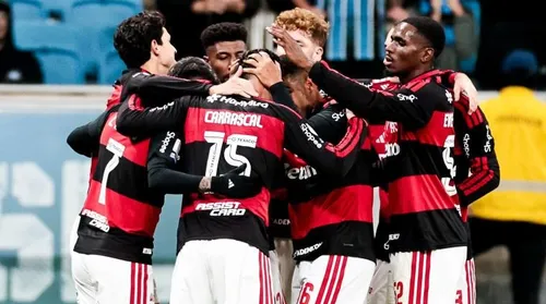 Brasileirão: Fla vence Grêmio e se aproxima do líder Palmeiras - Imagem