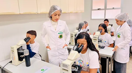 Cesmac recebe estudantes da ‘Rede Alagoana Faça Ciência na Escola’ - Imagem