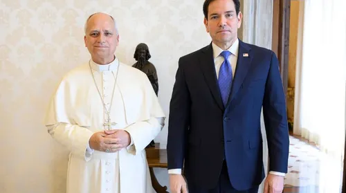 ‘Compromisso de promover a paz’, diz Rubio após reunião com o papa - Imagem