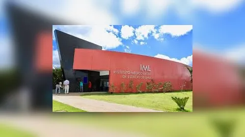 Criminosos arrombam casa e executam homem a tiros no Benedito Bentes, em Maceió - Imagem