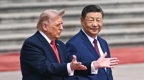 Em tom amistoso, Trump chama Xi de ‘amigo’ em encontro na China - Imagem