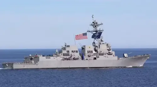 EUA pausam operação militar no Estreito de Ormuz - Imagem