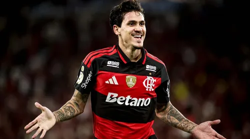 Flamengo bate Vitória e abre vantagem na Copa do Brasil: 2 a 1 - Imagem