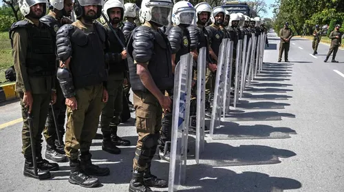 Irã e Donald Trump trocam ameaças na véspera de negociação - Imagem