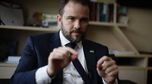 Ministro da Fazenda quer acabar com declaração do IR - Imagem