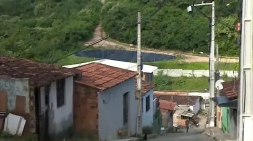 Moradores denunciam surto de dengue com mais de 40 casos no bairro São Jorge - Imagem