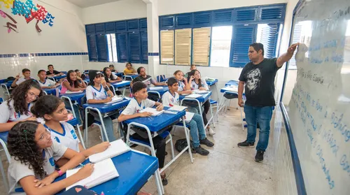 Pé-de-Meia reduz abandono escolar em 45% no ensino médio em Alagoas - Imagem