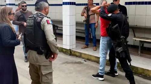 Professor investigado por estuprar alunos de escola em Murici volta à prisão - Imagem