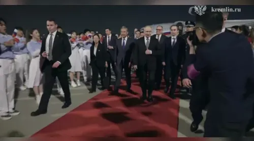 Putin chega à China para reunião estratégica com Xi Jinping - Imagem