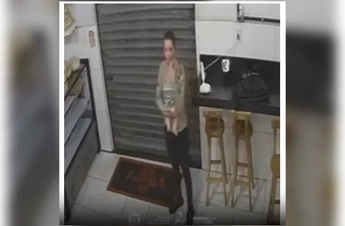 Agente amamenta bebê enquanto mãe é socorrida após tentativa de feminicídio