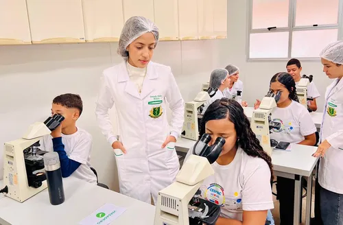 Cesmac recebe estudantes da ‘Rede Alagoana Faça Ciência na Escola’