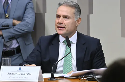 Comissão aprova relatório de Renan Filho que garante renovação gratuita da CNH