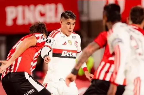 Flamengo empata com Estudiantes em jogo pela Libertadores: 1 a 1