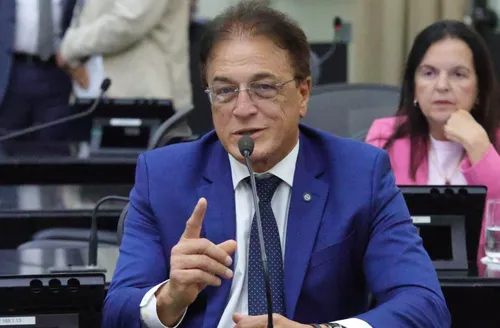 Galba Novaes reassume mandato na Assembleia em caráter definitivo